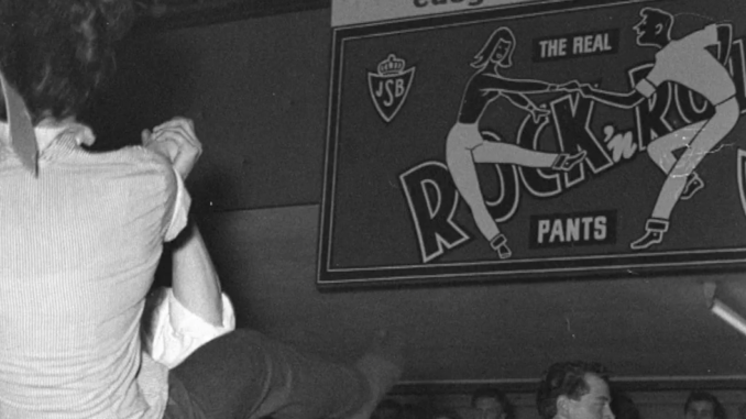zwart wit beeld van rock en roll 1957
