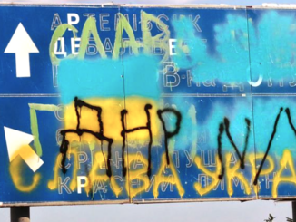 verkeersbord met Oekraïense vlag en graffiti